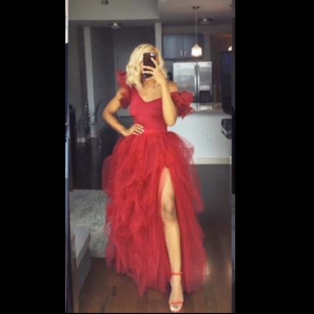 Red high slit skirt set